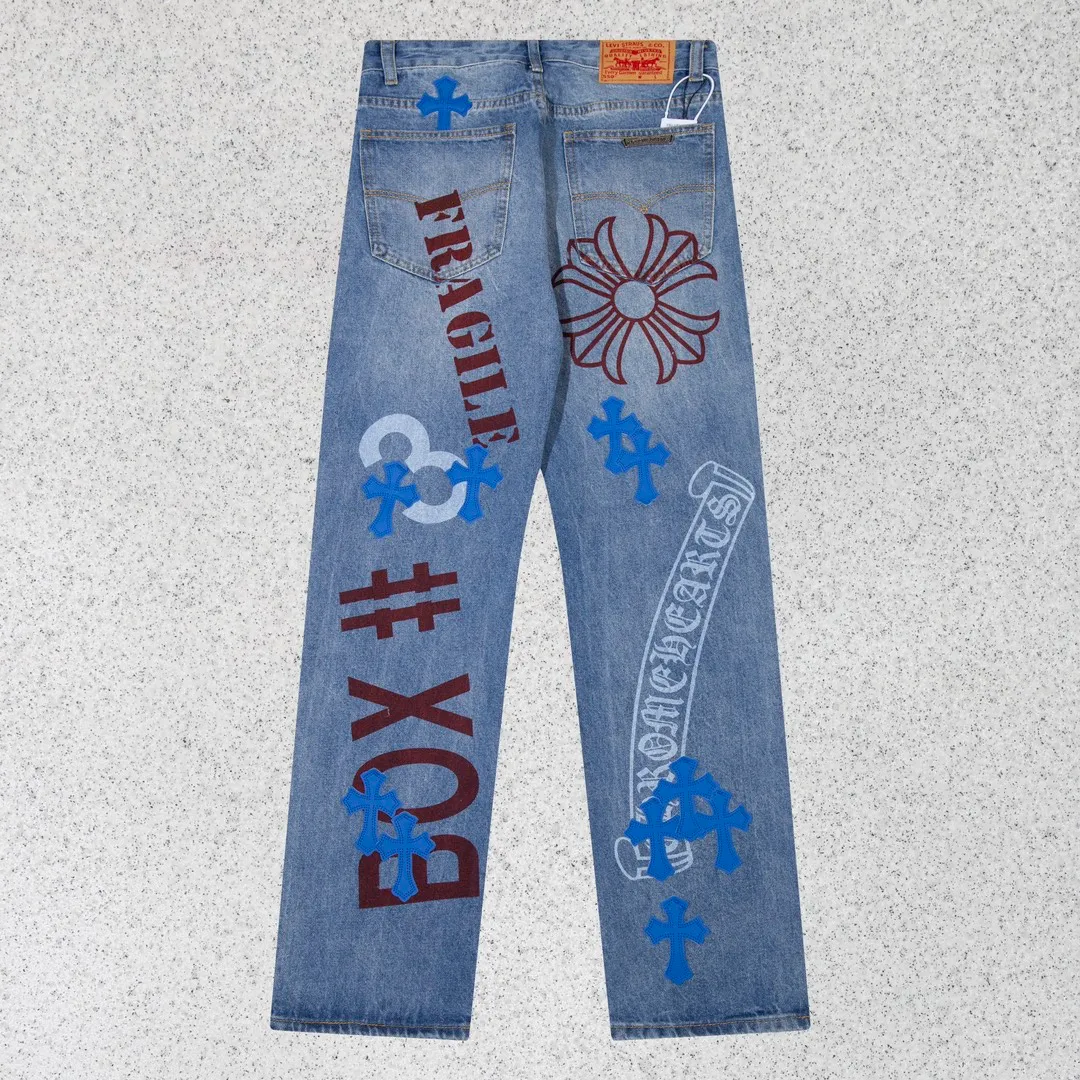 P260 model number: H505 Chrome Hearts Chrome Hearts high-end limited edition jeans exude uninhibited personality and unique charm. Every wear and tear is carefully designed to present a unique artistic feel. Made of imported denim fabric, which has undergone heavy industrial washing and destruction treatment, the trousers show a super cool effect on the upper body, allowing you to dominate the fashion stage.  This is more than just a pair of jeans, it is an expression of attitude. With its unique design concept and ultimate pursuit of details, Croxin breaks traditional boundaries and defines the jeans trend in the new era. The trousers are made of double-layer woven fabric and matched with customized hardware, showing an incomparably beautiful and unique style, making every wearer the focus of fashion. Imported denim fabric, super heavy-duty washed and damaged, the upper body is super cool! Customized hardware, incomparably good-looking model. The production process is difficult. It has a high-street feel. Color: blue Size: S M L XL